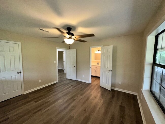 Building Photo - New Brockton, AL!