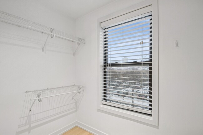 Building Photo - 1242 W Huron St