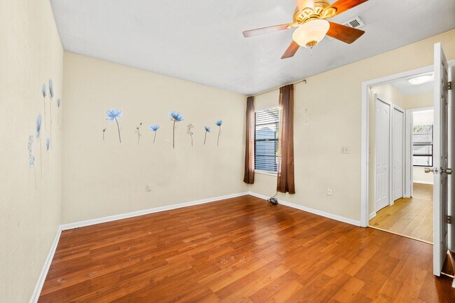 Building Photo - Spacious 3/2 Townhome in Highly Sought-After Marchwood – Available Now!