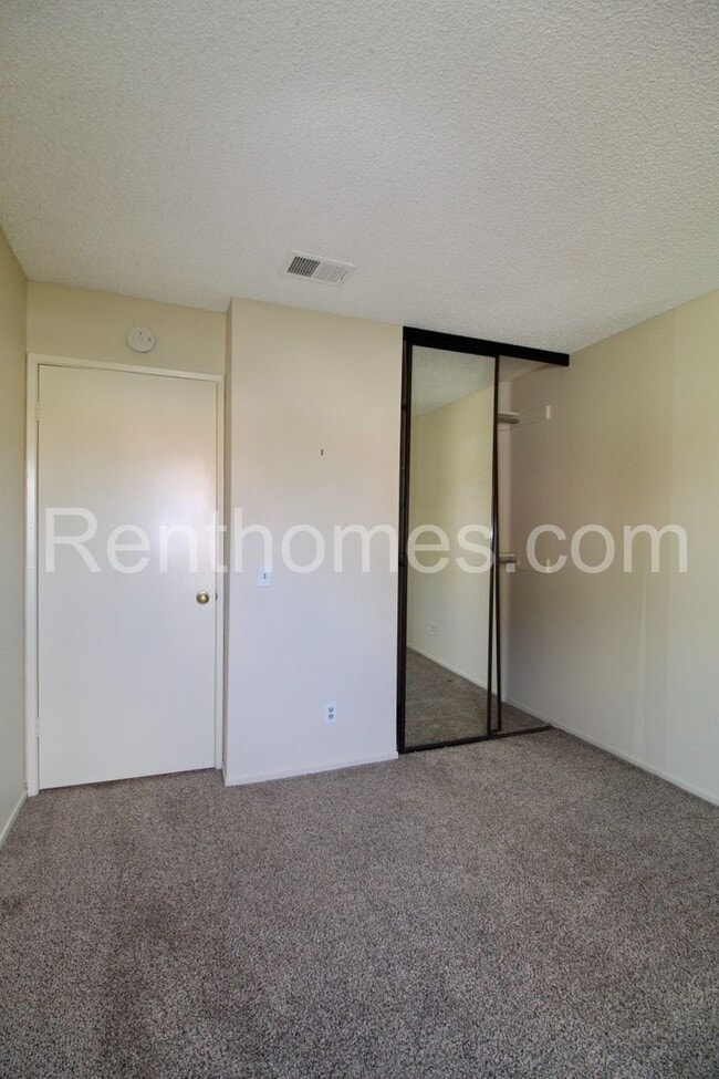 Building Photo - 9362 Twin Trails Dr