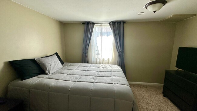 Building Photo - Spacious 5BD/2BA Home in Lakewood, CO- Available July 29th!