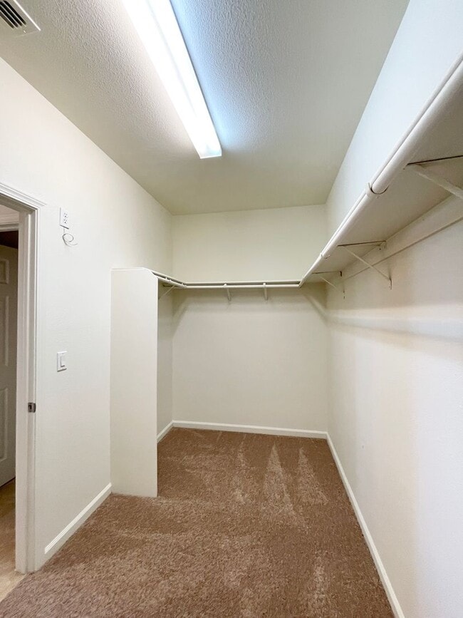 Building Photo - Great 3 bedroom 3 bath home