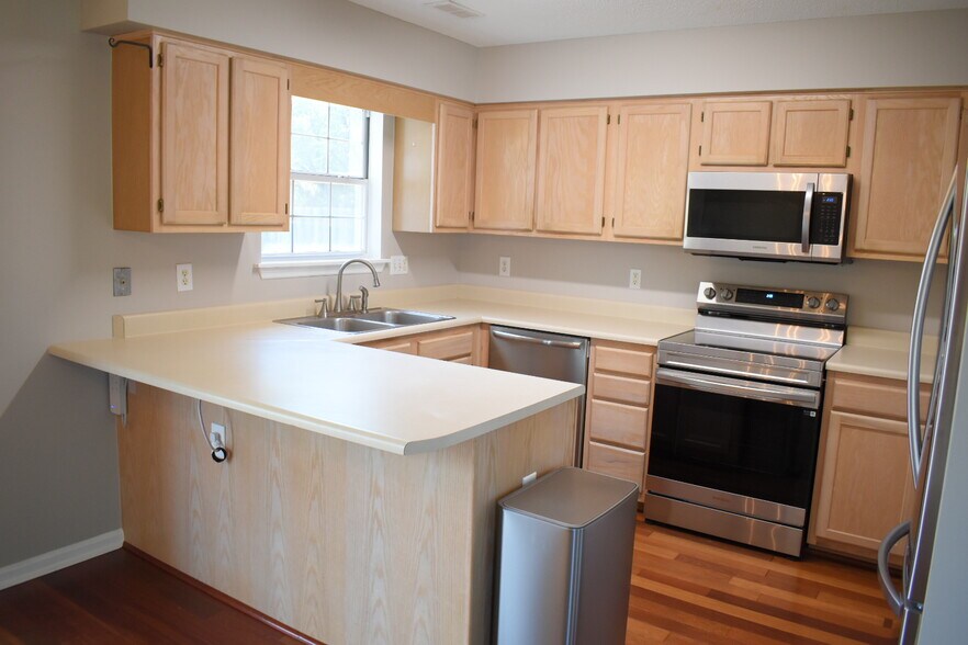 Building Photo - 4824 Weybridge Ln