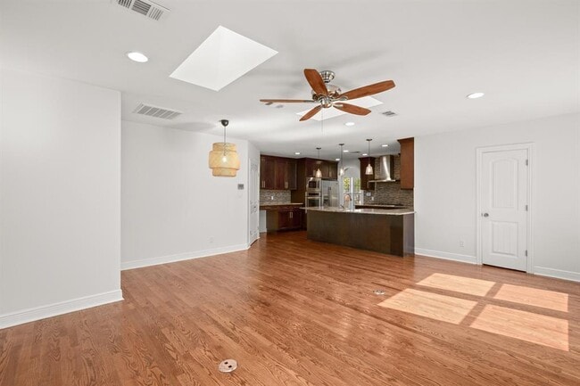 Building Photo - 2110 Oxford Ave