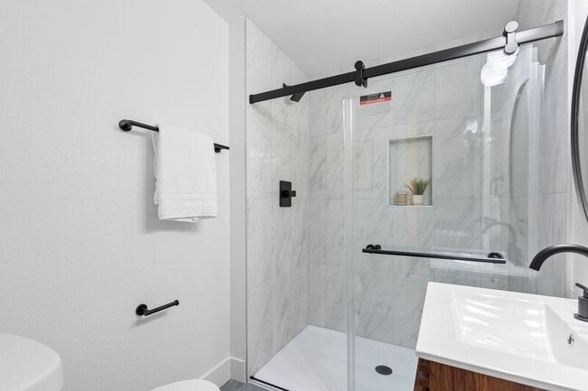 Building Photo - 4916 NE Alberta Ct