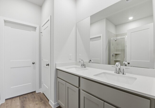 Building Photo - 4011 Ancient Honor Dr