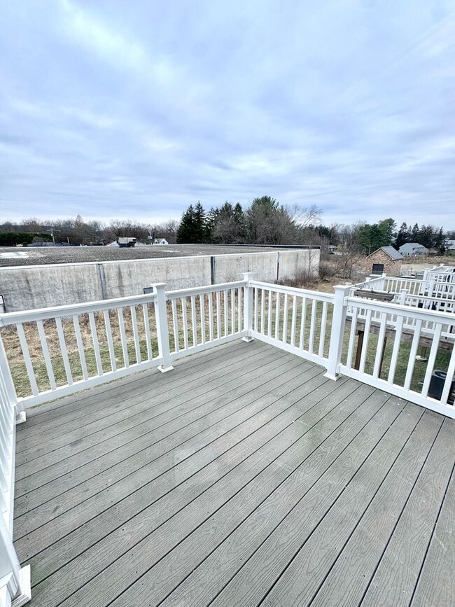 Building Photo - THREE BEDROOM/2.5 BATH TOWNHOME in Southern Lehigh School District