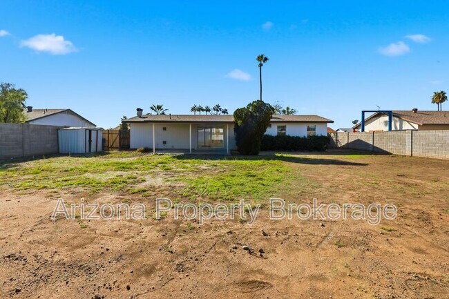 Building Photo - 1636 W Wescott Dr