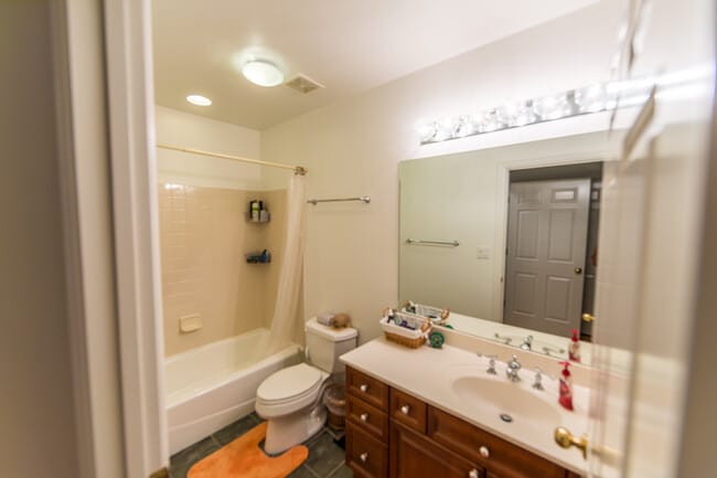 Guest Bath - 1735 Peachtree St NE