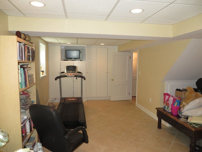 Building Photo - This home has so much to offer! MUST SEE!