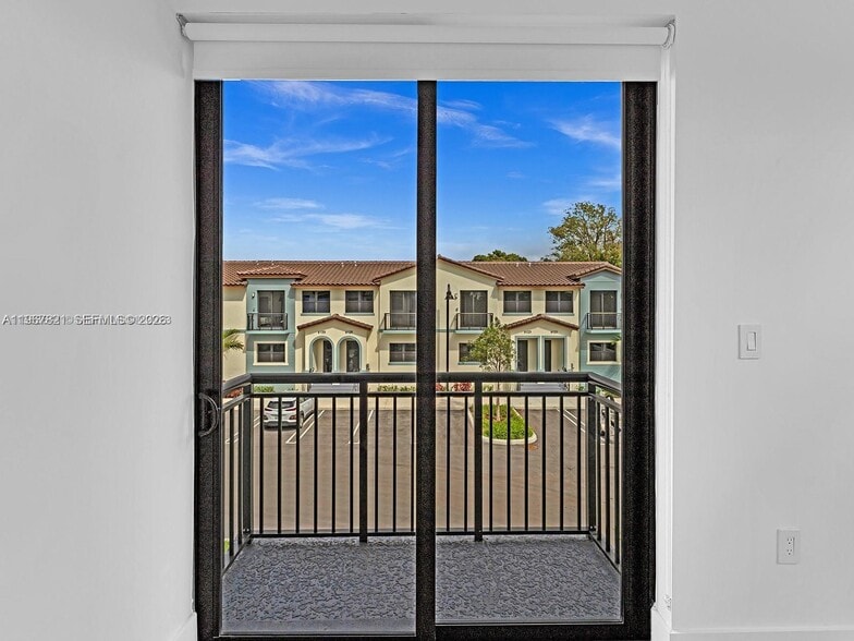 Building Photo - 6130 SW 36th Ct