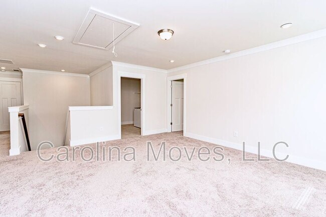 Building Photo - 14 Larson Dr