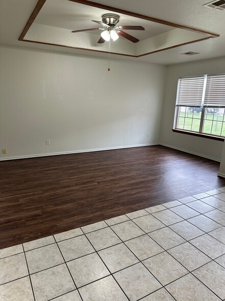 Building Photo - 136 Vinita Dr
