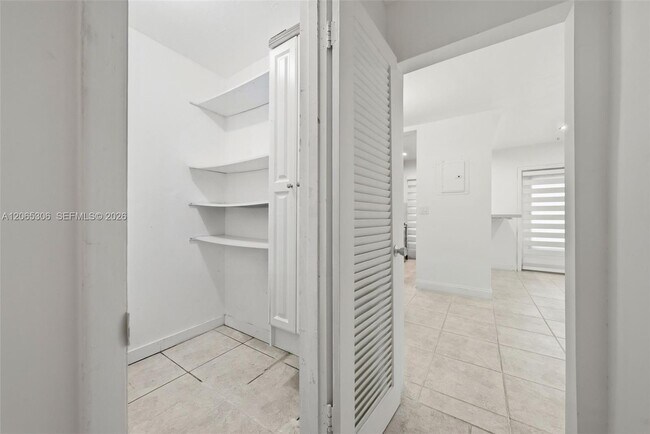 Building Photo - 7434 Harding Ave