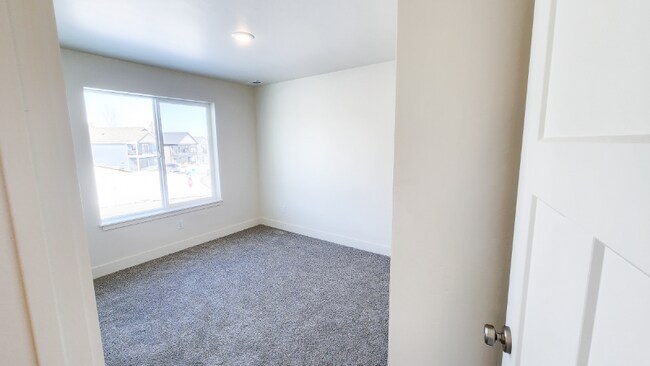 Building Photo - 302 Cottage Dr