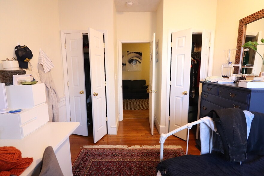 Building Photo - 62 Egmont St