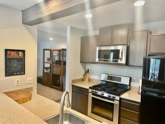 Building Photo - Stunning 2 Bed, 2 Bath Condo at Mammoth Sk...