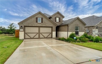 Building Photo - 1649 Ranch House