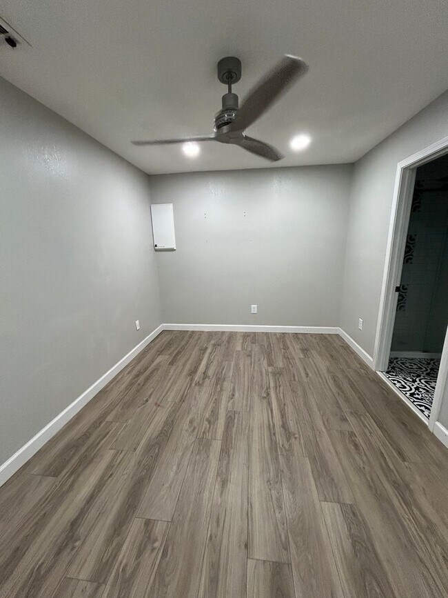 Building Photo - 112/114 W Tenth St. Vidalia