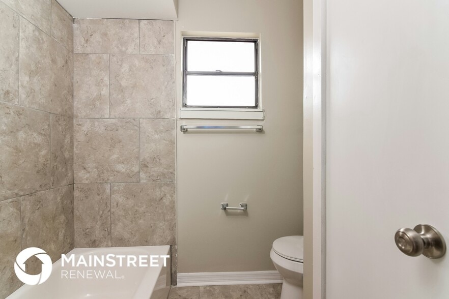 Building Photo - 3211 Timberline Rd