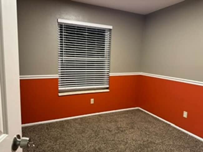 Building Photo - Spacious home