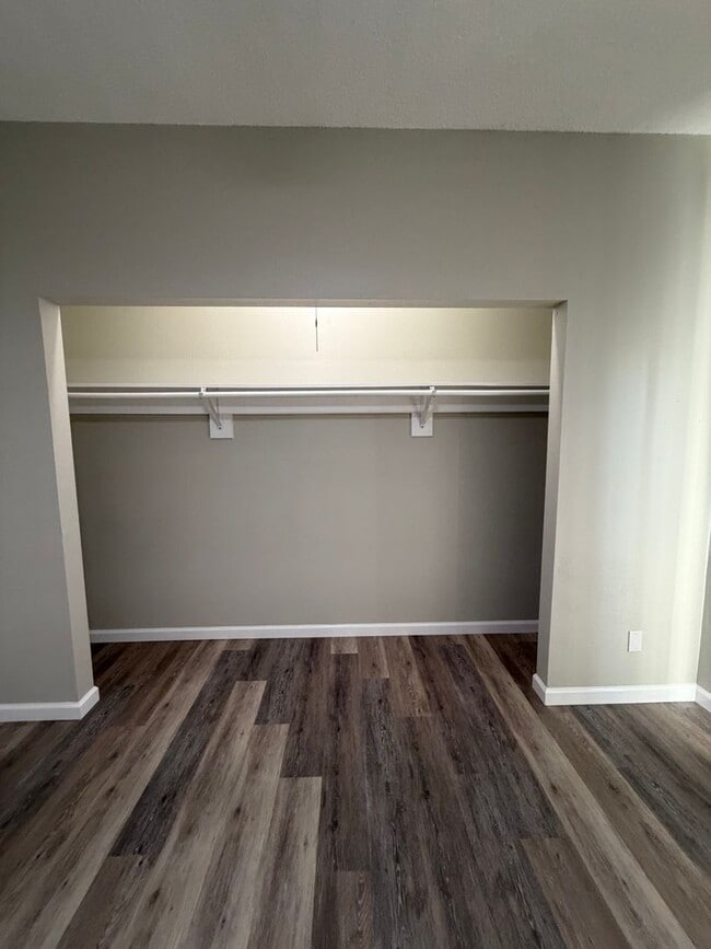 Building Photo - 1 bedroom - Gazebo- Near SFA