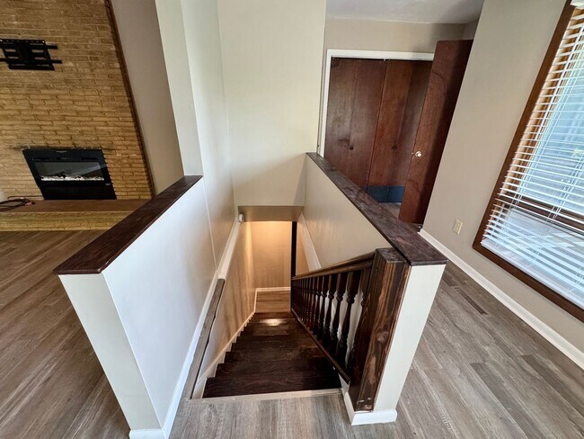 Building Photo - Spacious, Private Retreat in the Heart of the City
