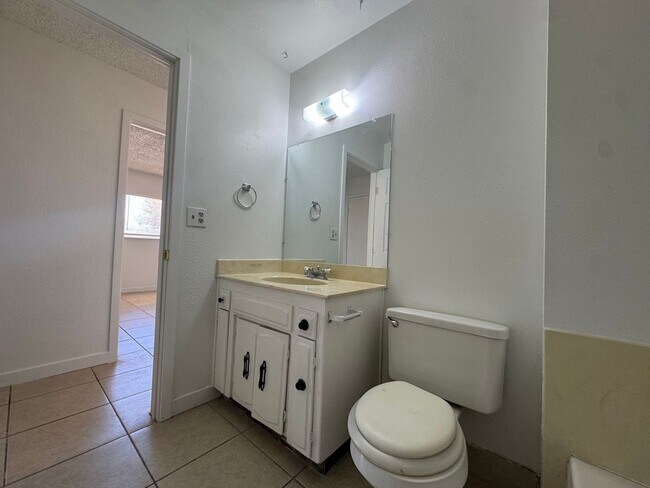 Building Photo - 205 Ashlan Way