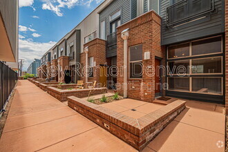Building Photo - 1473 27th St