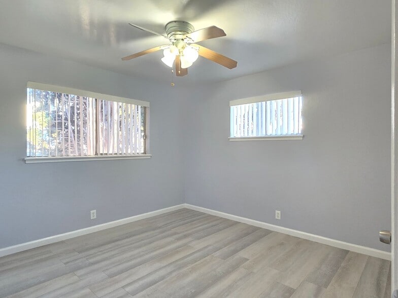 Building Photo - 452 S 4th St