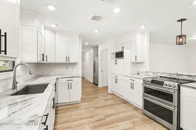 Building Photo - 3200 N Tropical Trail