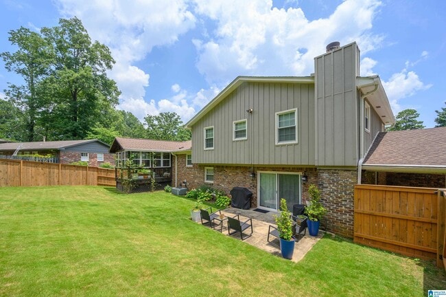 Building Photo - 2344 Queensview Rd