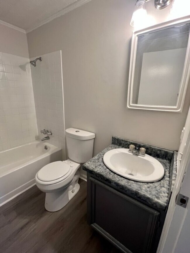 Building Photo - Two bedroom, 1 bath a duplex in Graham