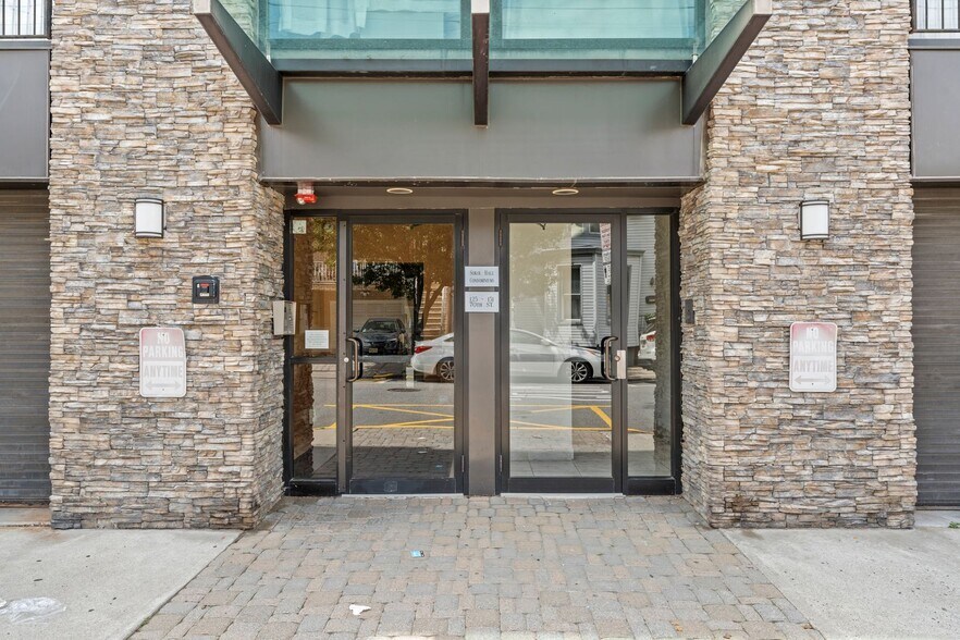 Building Photo - 125 70th St