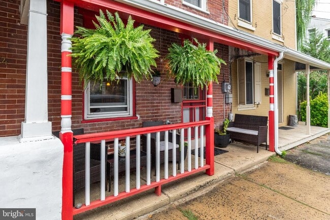 Building Photo - 76 Coryell St