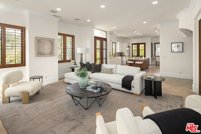 Building Photo - 587 Entrada Dr