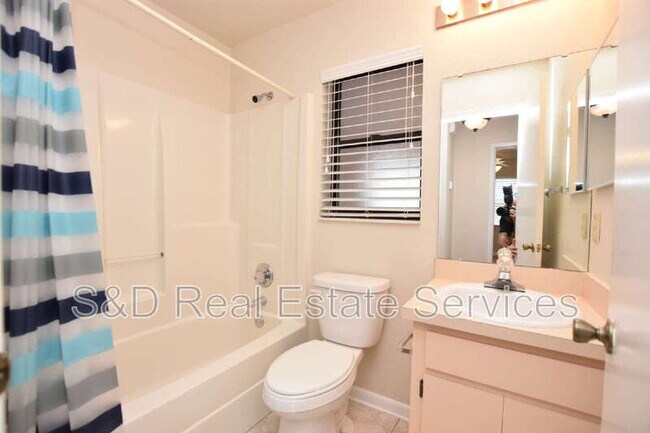 Building Photo - 2210 Harbor Town Ln