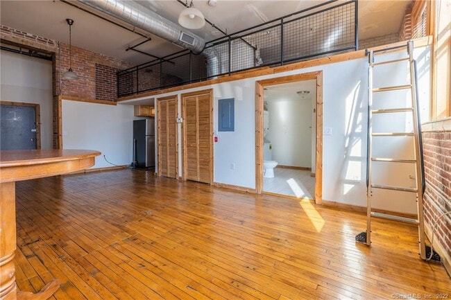 Building Photo - 325 Myrtle Ave