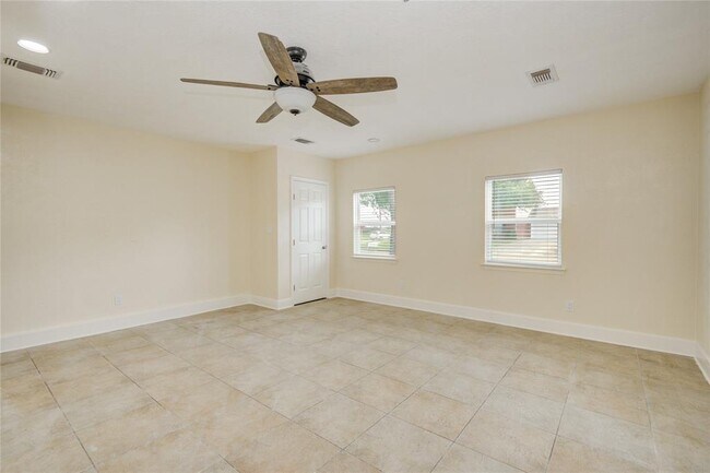 Building Photo - 5006 Westfield Village Dr