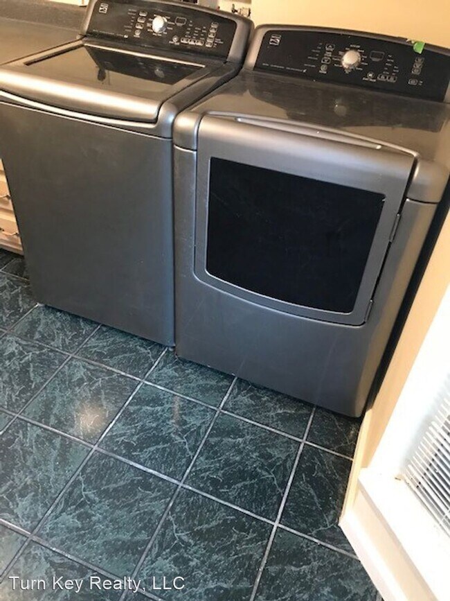 Building Photo - 177 Old Montgomery Hwy