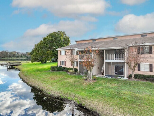 Building Photo - 185 N Pearl Lake Causeway