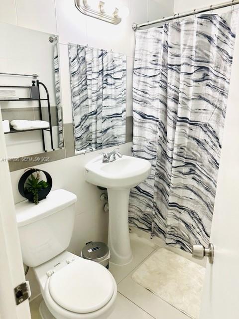 Building Photo - 1030 NE 80th St