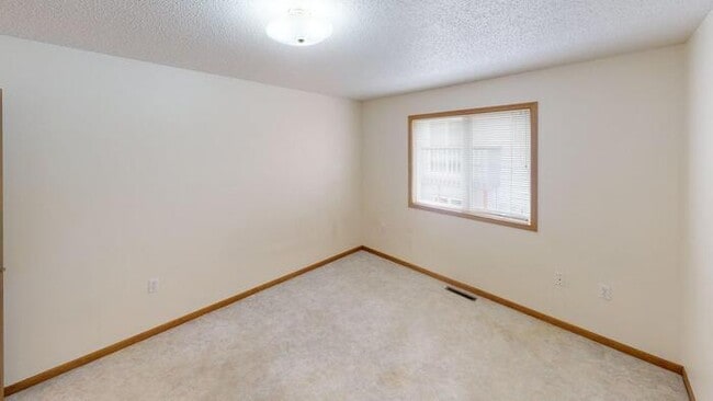 Building Photo - 306 S 13th St