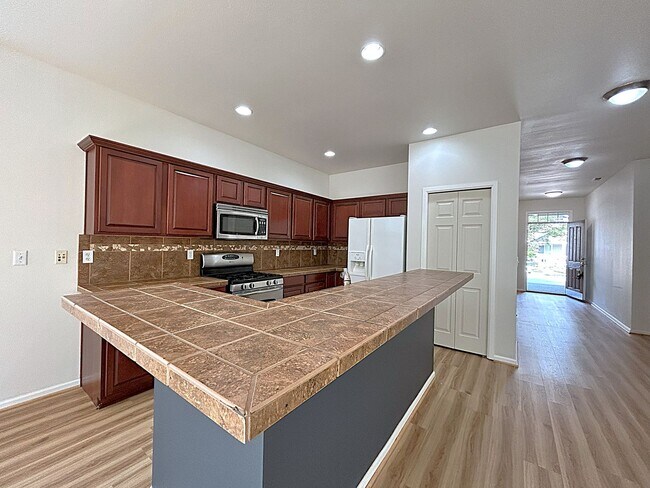 Building Photo - Beautifully appointed 4-Bedroom 2-bathroom...