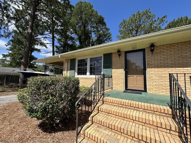 Primary Photo - 203 Oak Leaf Dr