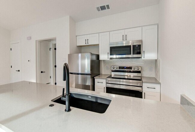 Building Photo - 1207 Hollow Creek Dr