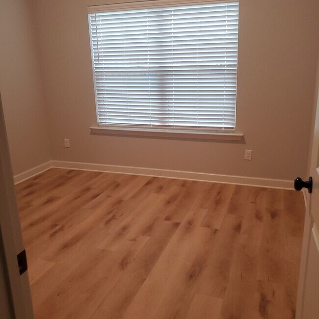 Building Photo - 6195 Clover Ct