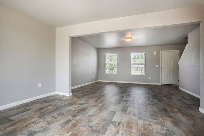 Building Photo - 5643 Claremount St