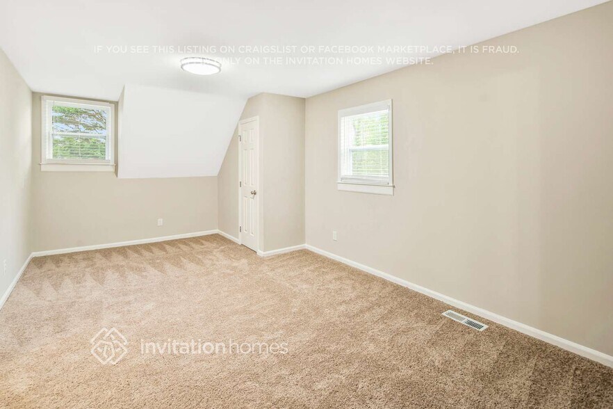Building Photo - 124 Plaza Dr