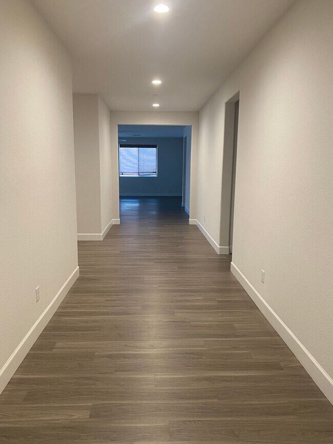 Building Photo - Stop the car